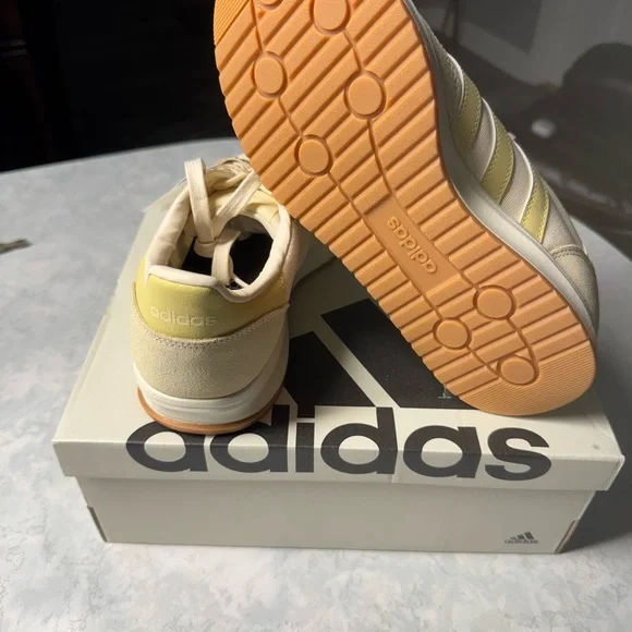 Adidas Run 70s 2.0, the “Lemonades” - Picture 4 of 6